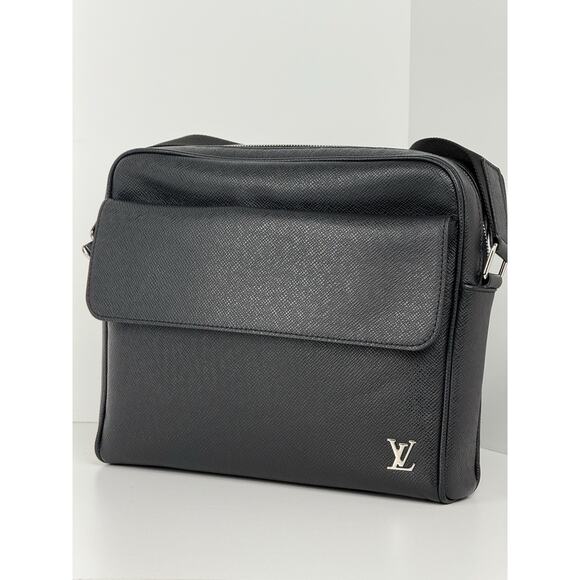 Louis Vuitton Black Leather Taiga Alex Messenger - Picture 1 of 12